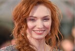 Eleanor Tomlinson mit Fischrätenzopf | © Getty Images | Karwai Tang