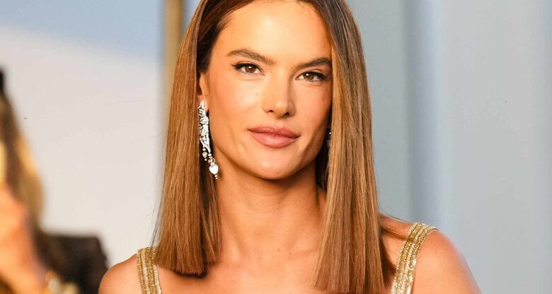 Alessandra Ambrosio trägt einen angesagten Long Bob | © Getty Images/Edward Berthelot/Kontributor