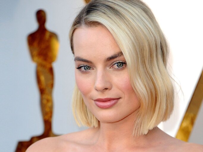 Margot Robbie trägt einen angesagten Blunt Bob. | © Shutterstock