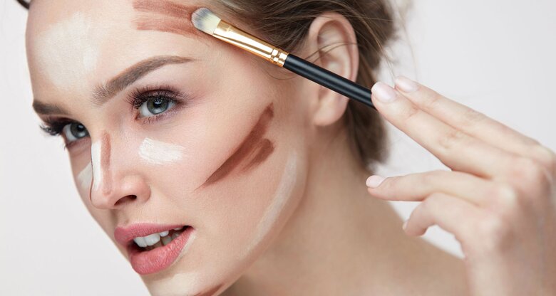 Frau mit Contouring | © iStock / puhhha