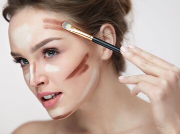 Frau mit Contouring | © iStock / puhhha