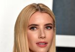 Emma Roberts mit blonden Haaren auf dem Red Carpet | © Getty Images | George Pimentel