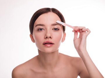 Die besten Augenbrauenrasierer im Test! | © shutterstock/58production