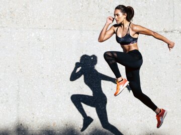 Frau beim Joggen.  | © iStock / Jacob Lund