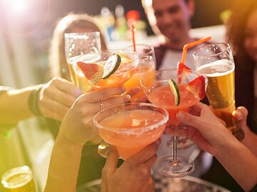 Cocktails, Bier und Wein | © iStock | Peopleimages