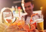 Cocktails, Bier und Wein | © iStock | Peopleimages