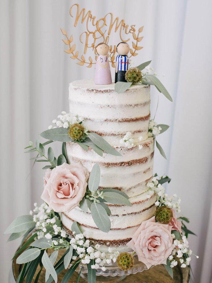 Mehrstöckige Hochzeitstorte ohne Fondant | © Unsplash | Lanty