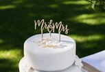 Klassische Hochzeitstorte mit weißem Fondant | © iStock | Wavebreakmedia