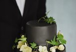 schwarze Hochzeitstorte | © iStock | Liudmyla Malysheva