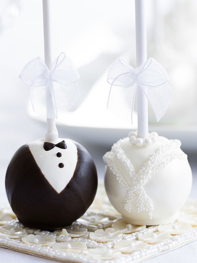 Hochzeits Cake-Pops | © iStock | RuthBlack