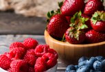 frische Beeren in Schalen | © iStock | malyugin