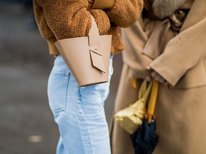 Kleine Bucket Bag aus Leder | © Getty Images | Christian Vierig