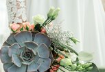 Brautstrauß mit auffälliger Blüte | © iStock | GROMOV