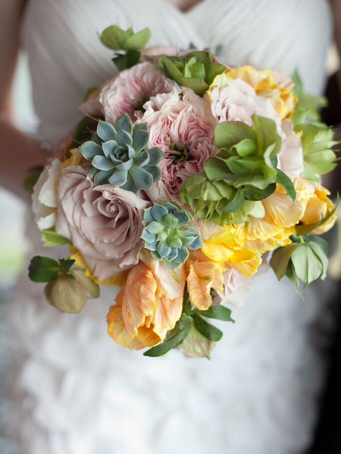 Brautstrauß in Pastellfarben | © iStock | segray