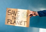 Save the Planet Schild | © gettyimages.de | KARRASTOCK