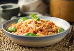 Vegane Bolognese auf einem Teller serviert | © gettyimages.de | haoliang