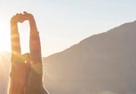 Frau im Sonnenschein | © gettyimages.de | AscentXmedia