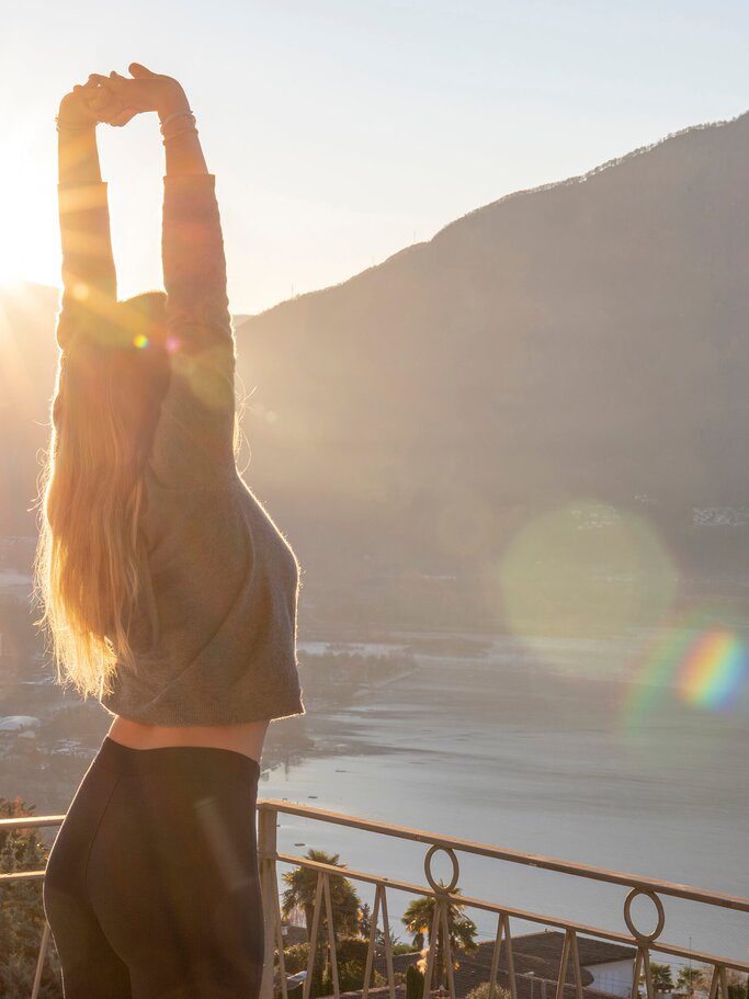 Frau im Sonnenschein | © gettyimages.de | AscentXmedia