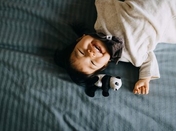 Baby von oben fotografiert | © gettyimages.de | d3sign