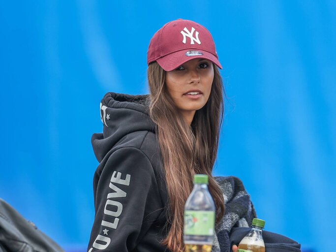 Spielerfrauen Lisa Muller Lina Meyer Candice Brook Izabel Goulart Co