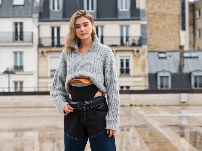 Stefanie Giesinger in Pulli, Jeans und Body | © GettyImages/Kirstin Sinclair