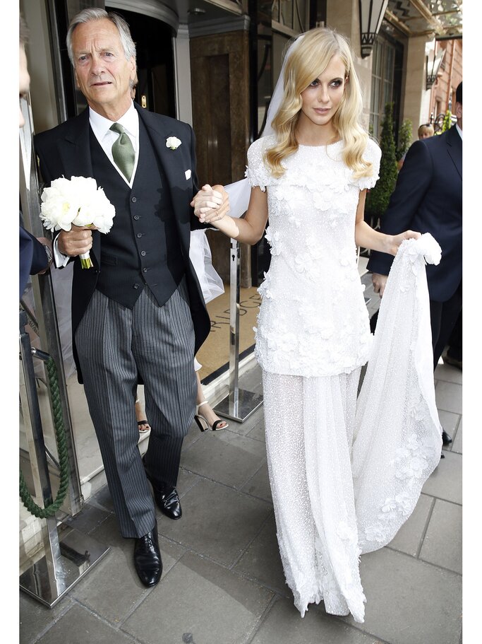 Brautkleid von Poppy Delevingne | © Getty Images | Neil Mockford/Alex Huckle