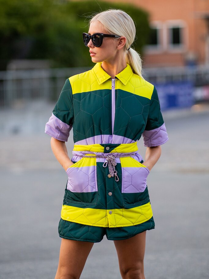 Colourblock Street Style  | © Getty Images | Christian Vierig