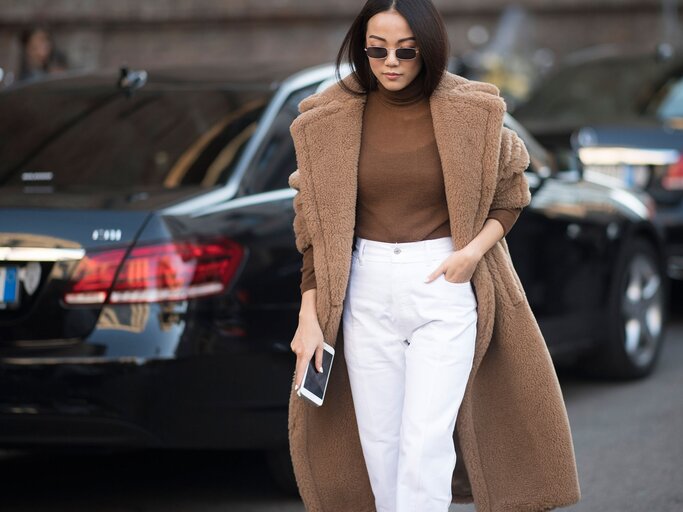 Teddymantel von Max Mara im Street Style | © Getty Images | Timur Emek