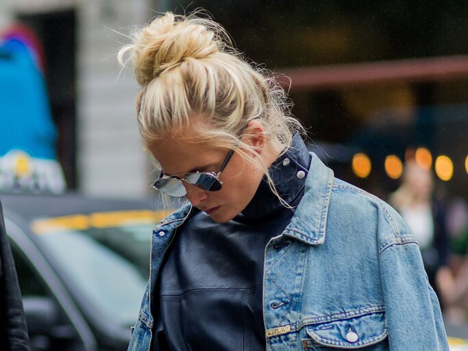 Messy Bun, angesagte Trendfrisur mit Dutt | © Getty Images | Christian Vierig