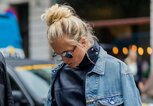 Messy Bun, angesagte Trendfrisur mit Dutt | © Getty Images | Christian Vierig