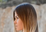 Haare gefärbt mit der Haarfärbetechnik Foilaye | © Unsplash | Pete Bellis