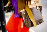 Louis Vuitton Shopper | © Getty Images | Edward Berthelot 