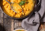 Veganes Kokos-Curry | © iStock | margouillatphotos