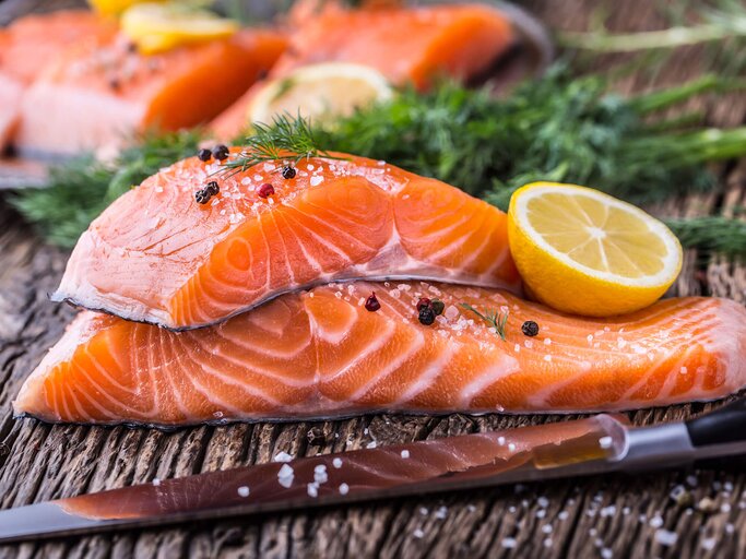 Lachs | © iStock | MarianVejcik