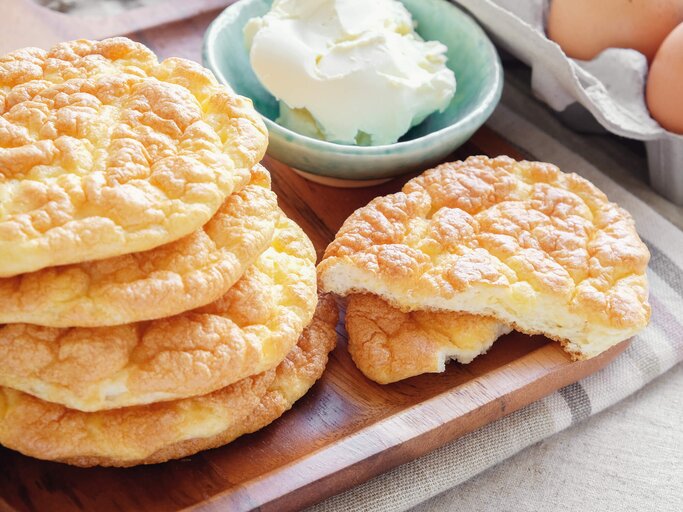 Low Carb Brötchen, Cloud Bread, Oopsies | © iStock | ThitareeSarmkasat