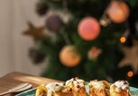 Gefüllter Kartoffelkloßbraten mit Maronen und glasiertem Wintergemüse | © HelloFresh