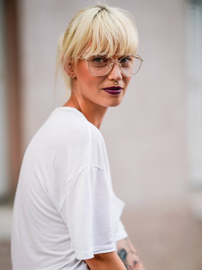 Lippenstift in Beerentönen | © Getty Images | Edward Berthelot