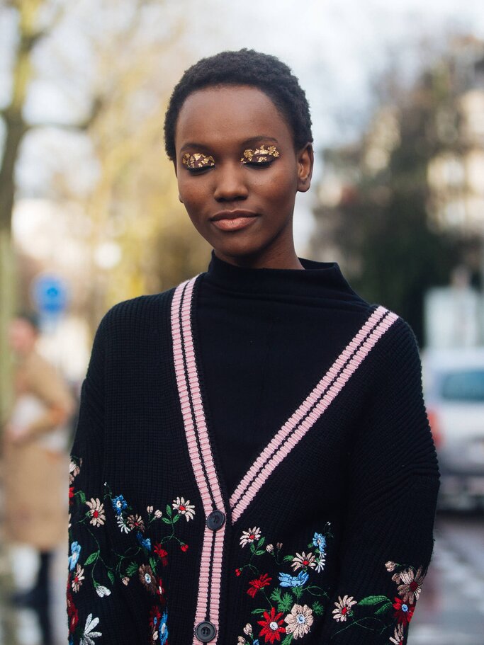 Model mit goldenem Lidschatten | © Getty Images | Melodie Jeng