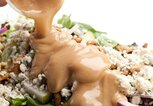 Salatdressings und Soßen | © iStock | Juanmonino