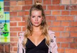 Lottie Moss mit Half Bun | © Getty Images | Christian Vierig