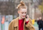 Model mit High Bun | © Getty Images | Christian Vierig