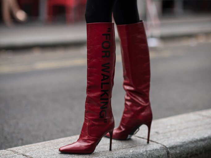 Off White Stiefel | © Getty Images | Timur Emek