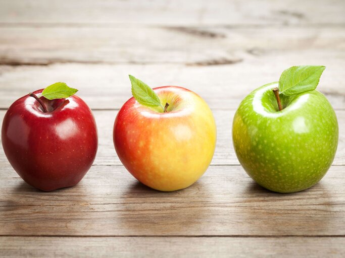 Äpfel essen für weiße Zähne.  | © iStock | xxmmxx