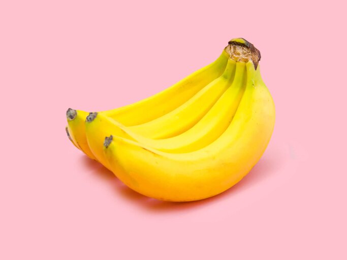 Bananen essen für weiße Zähne.  | © iStock | Kirill_Savenko