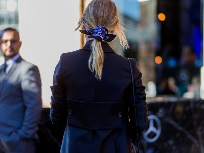 Frisur mit Bandana | © Getty Images | Christian Vierig