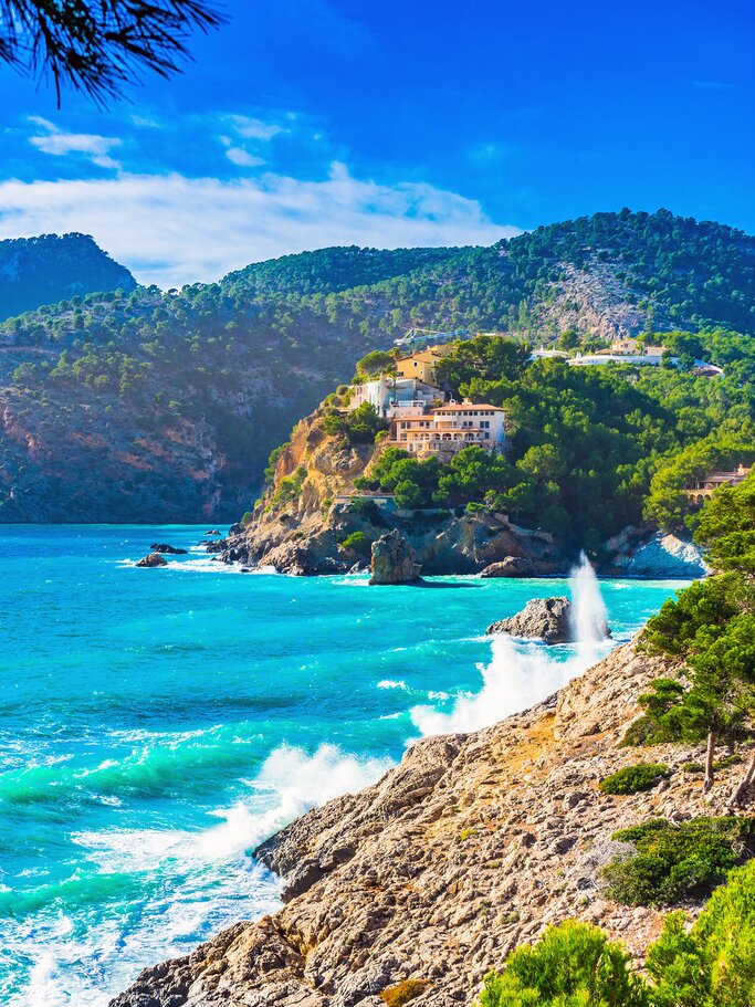 Spanien Mallorca, schöne Aussicht auf die Küste in Camp de Mar | © iStock | Alex