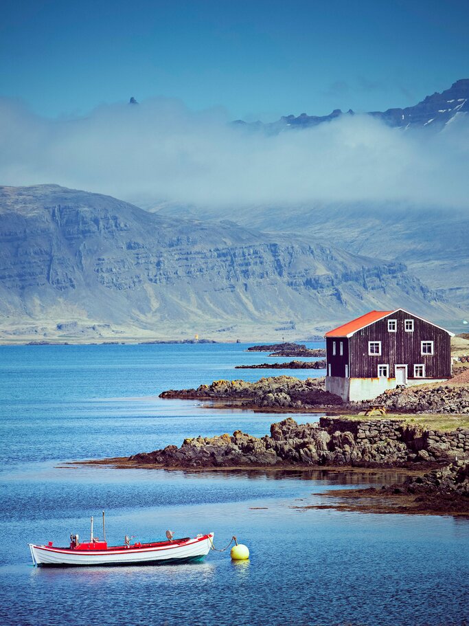 Island | © iStock | xavierarnau