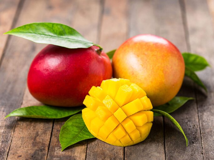 Mango | © iStock | pilipphoto