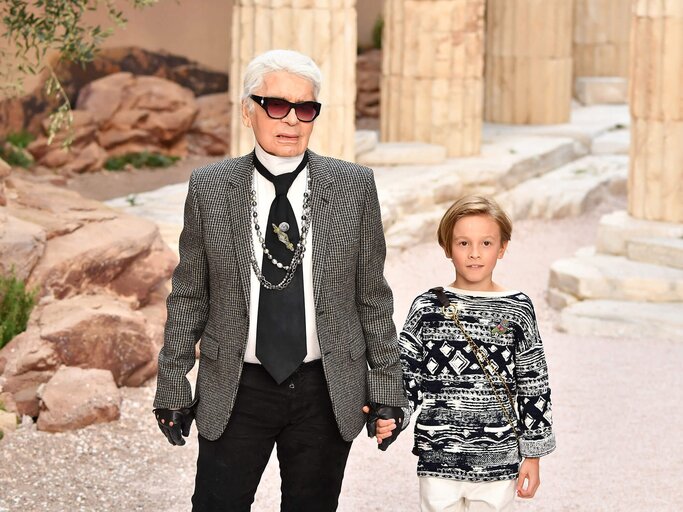 Karl Lagerfeld mit seinem Neffen Hudson Kroenig | © Getty Images | Pascal Le Segretain 