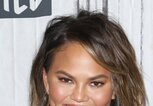 Chrissy Teigen mit Blunt Cut | © Getty Images | Jim Spellman 